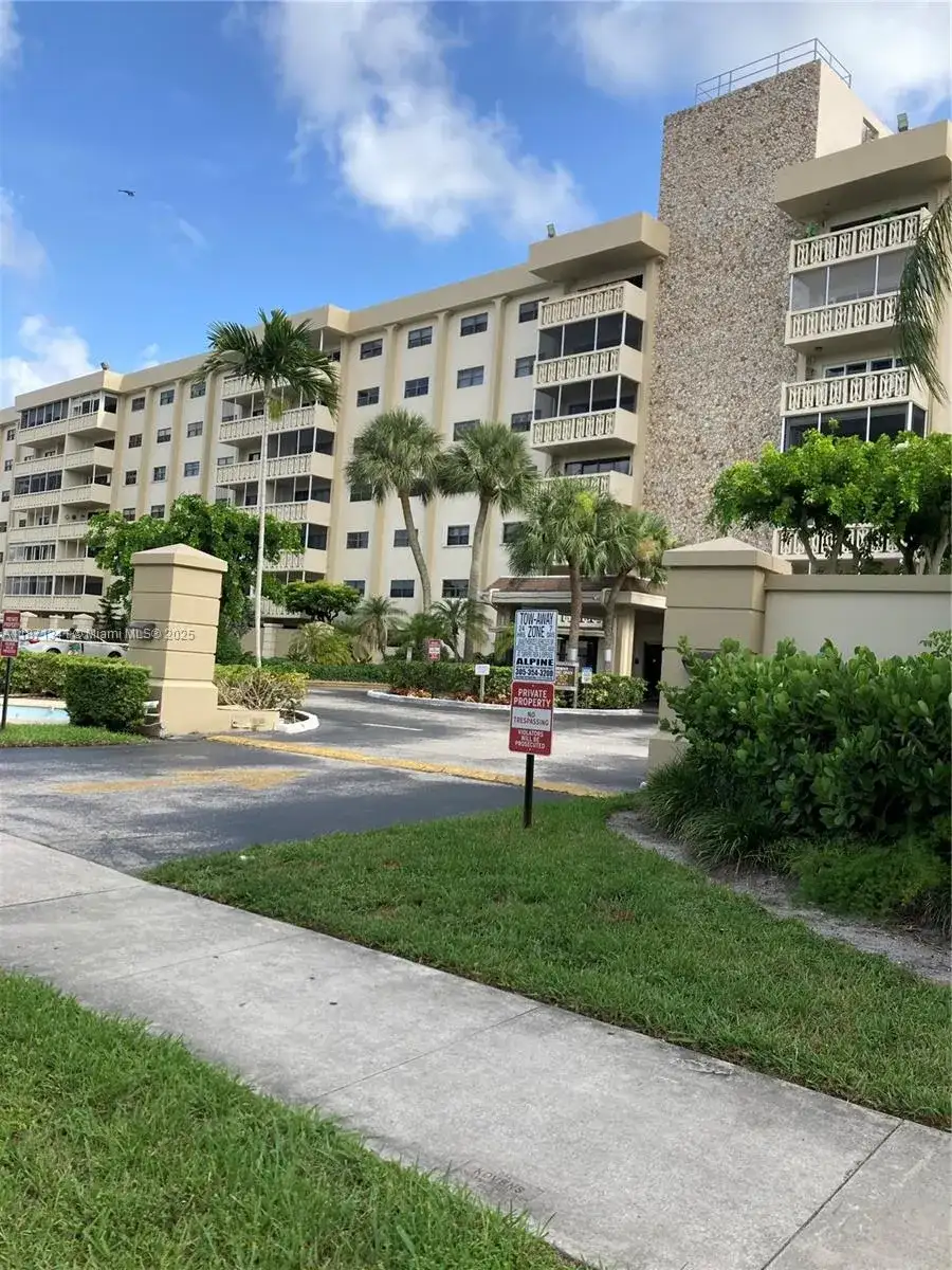 800 NE 195th St # 314, Miami FL 33179 photo 2