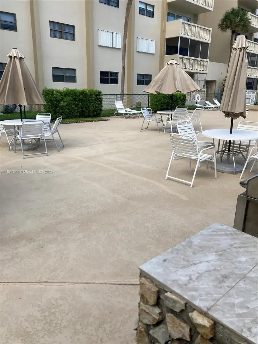 800 NE 195th St # 314, Miami FL 33179 photo 3