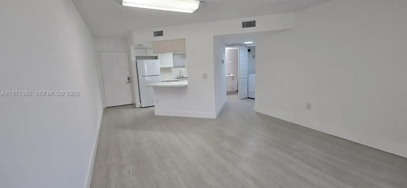 8323 NW LAKE DR. # 404, Doral FL 33166 photo 2