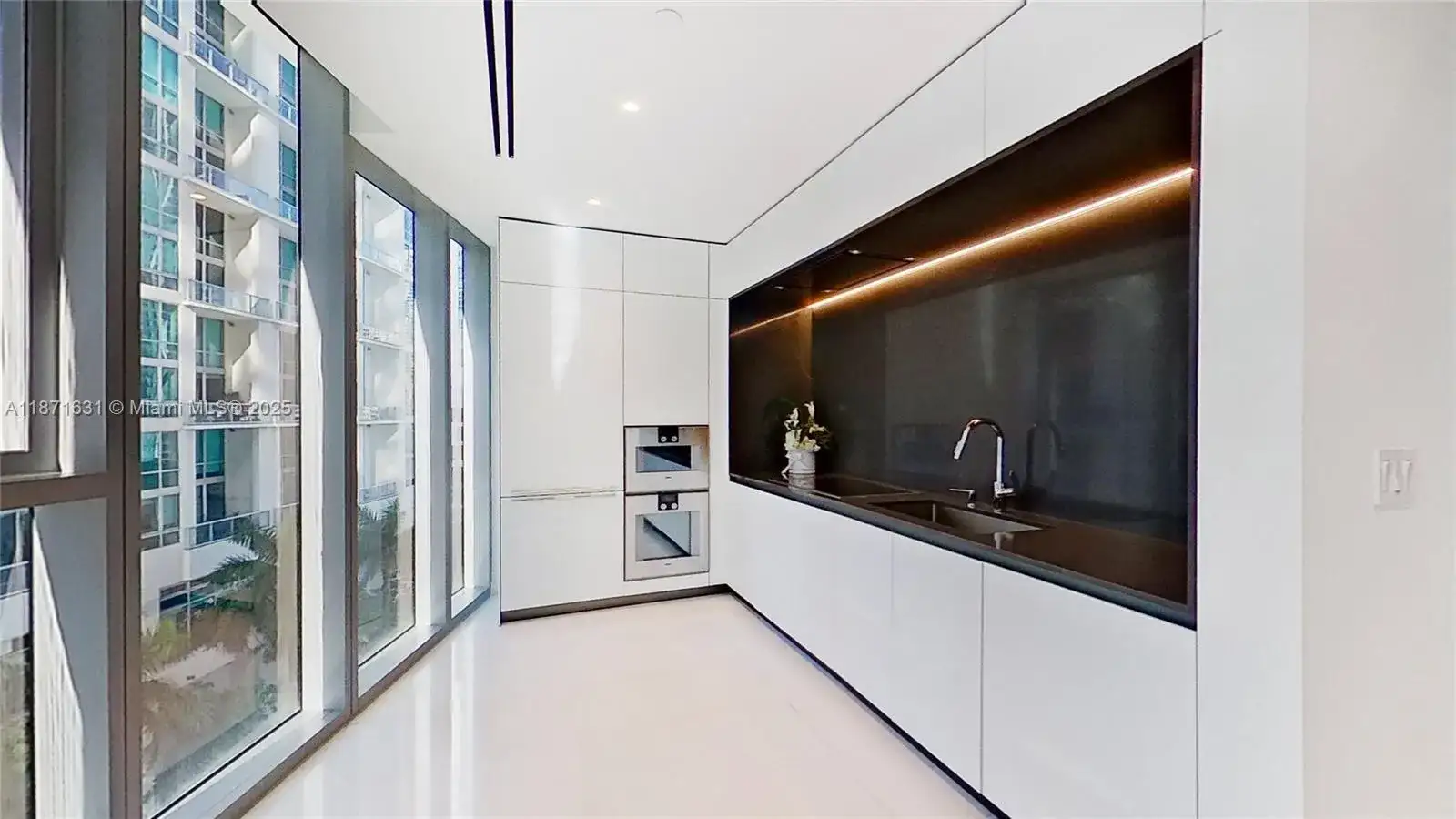 300 Biscayne Blvd Way # 506, Miami FL 33131 photo 5