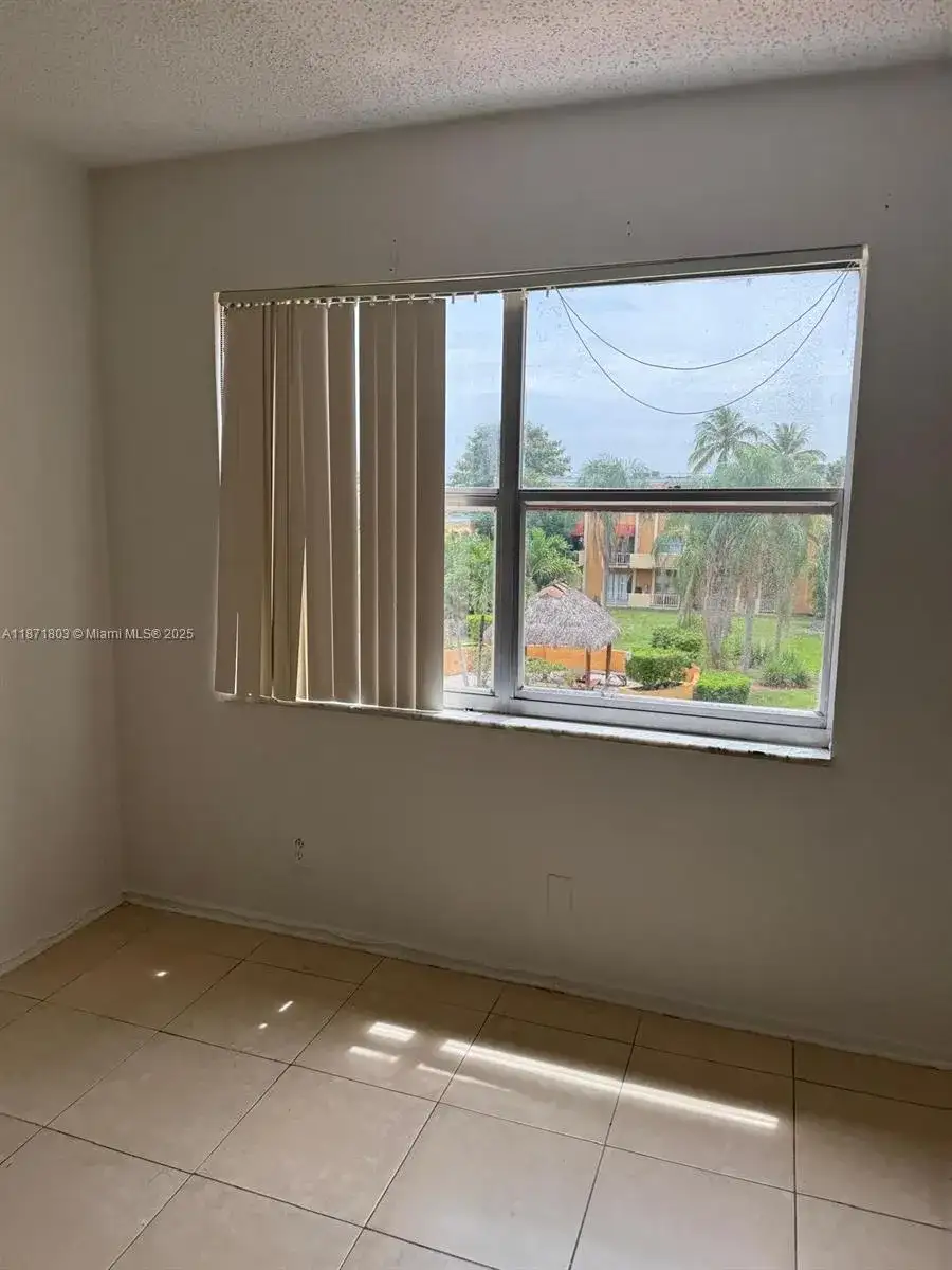 17901 NW 68th Ave # T203, Hialeah FL 33015 photo 4