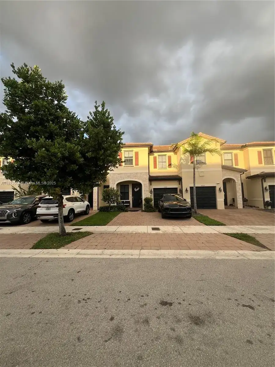 10387 W 33rd Ln, Hialeah FL 33018 photo 2