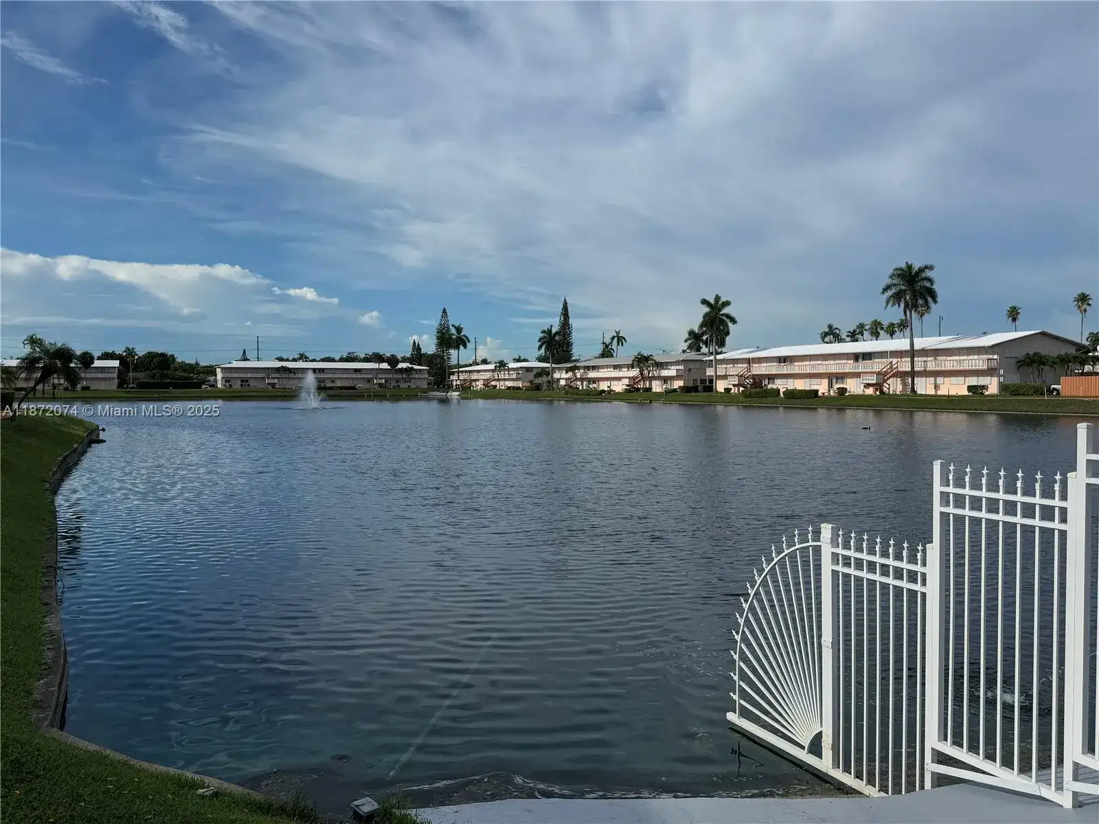 815 SW 10th Ter # 15V, Hallandale Beach FL 33009 photo 3