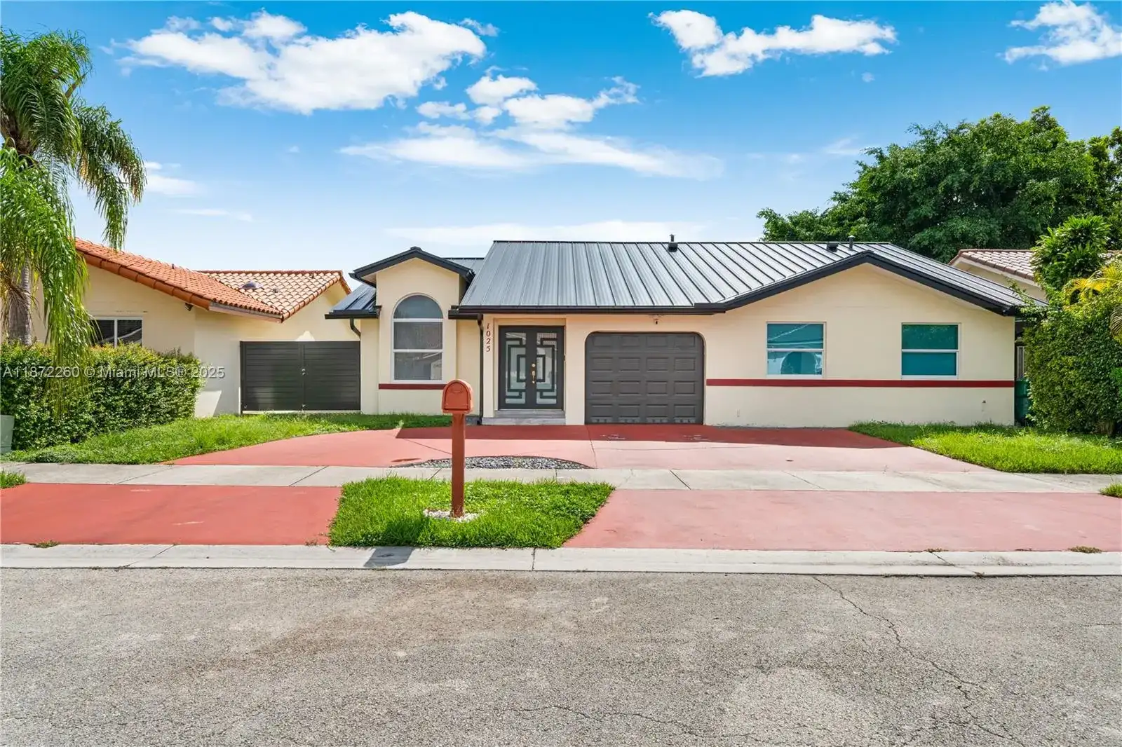1025 NW 128th Ct, Miami FL 33182 photo 2