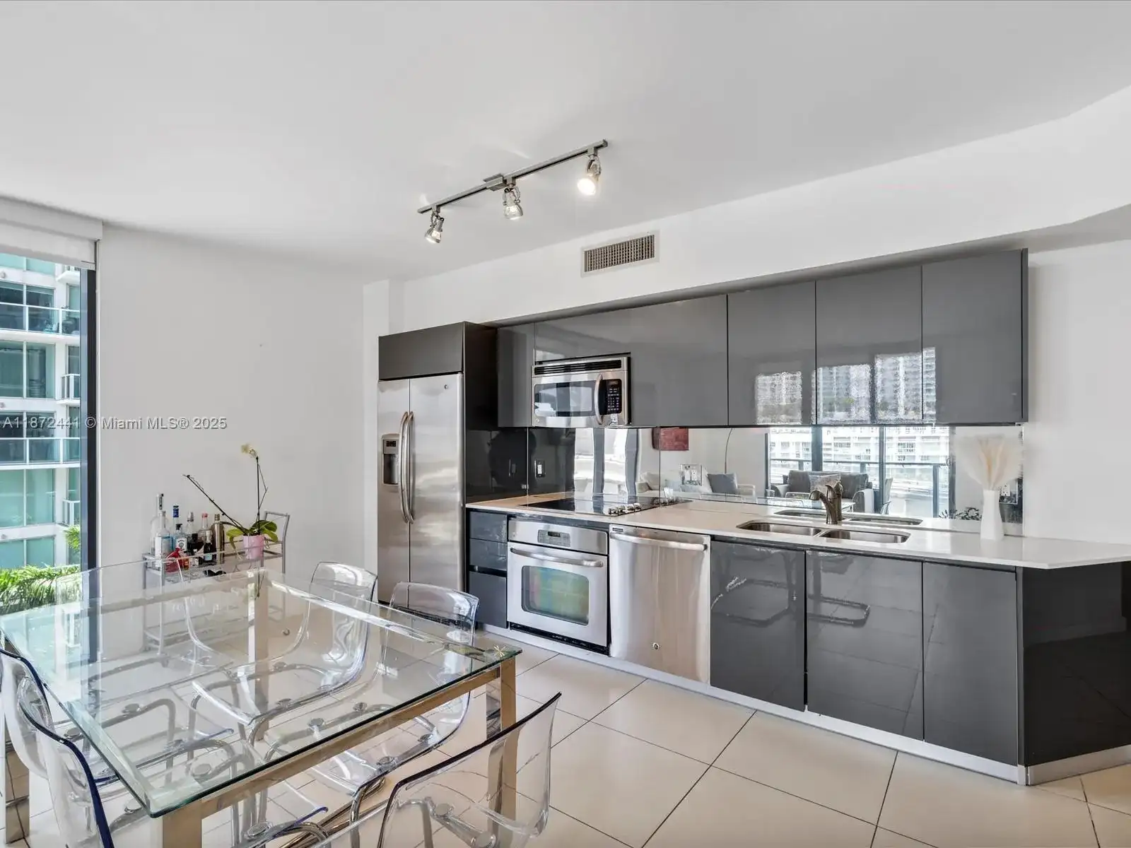 31 SE 6th St # 802, Miami FL 33131 photo 5