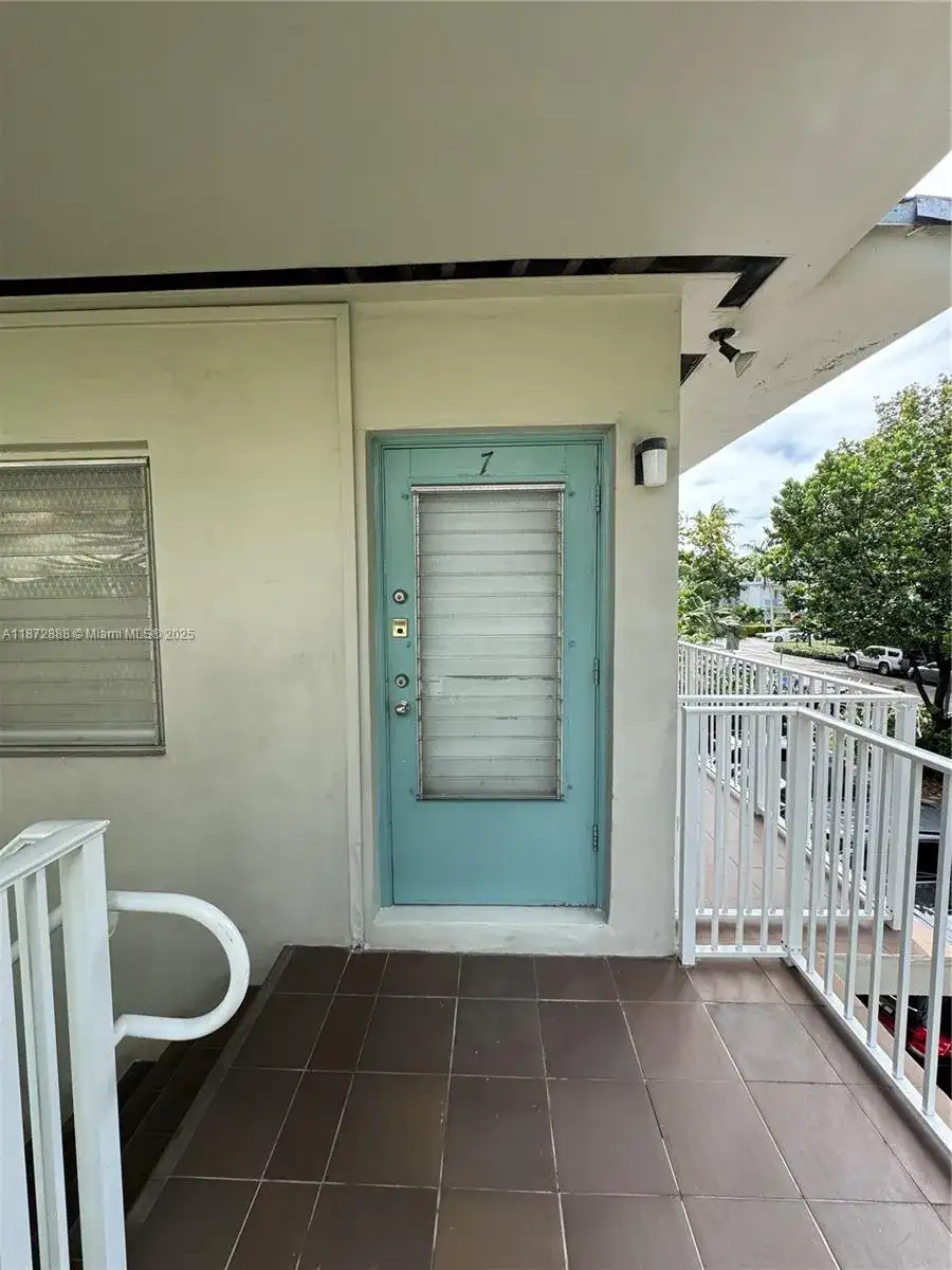 921 Meridian Ave # 7, Miami Beach FL 33139 photo 2
