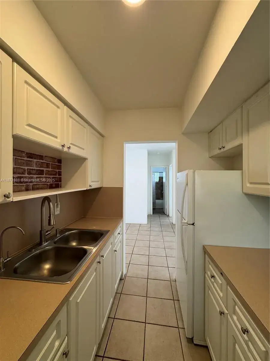 921 Meridian Ave # 7, Miami Beach FL 33139 photo 5
