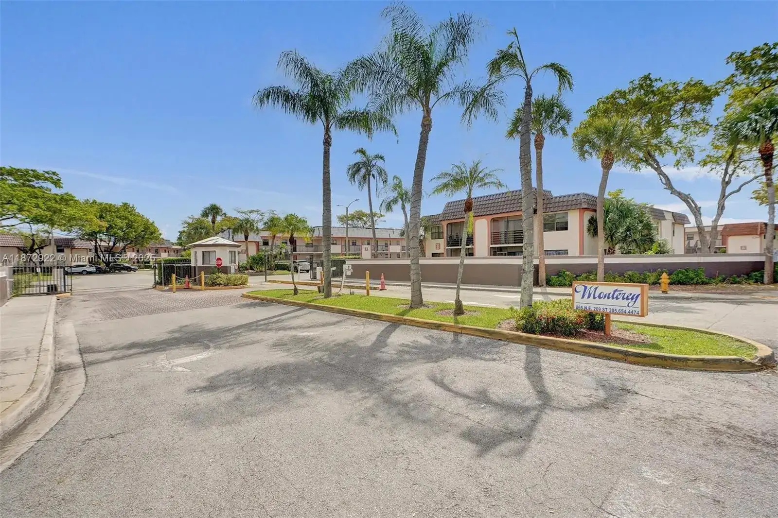 871 NE 207 LN # 15, Miami FL 33179 photo 2