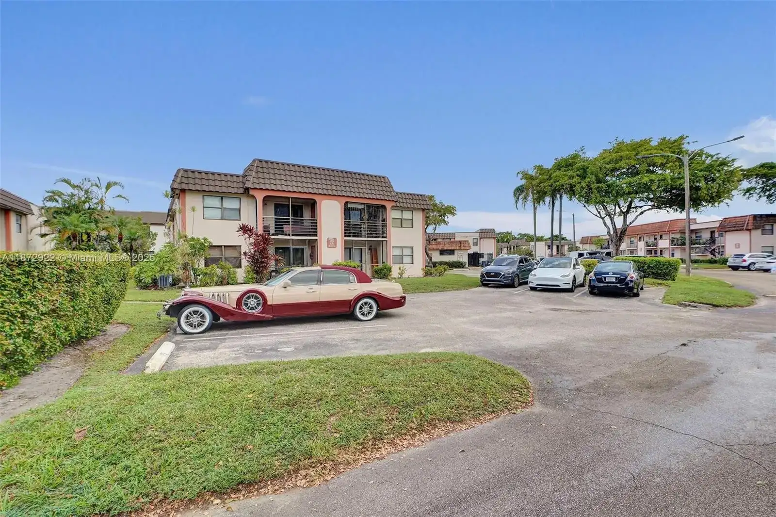 871 NE 207 LN # 15, Miami FL 33179 photo 4