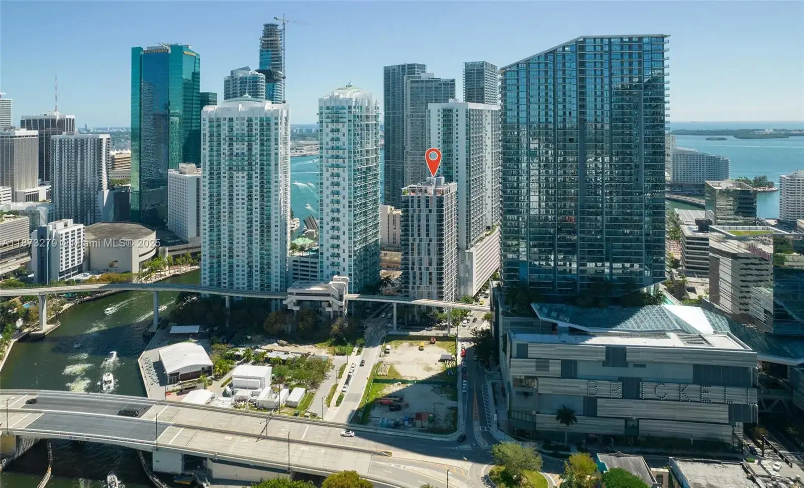 31 SE 6th St # 304, Miami FL 33131 photo 2