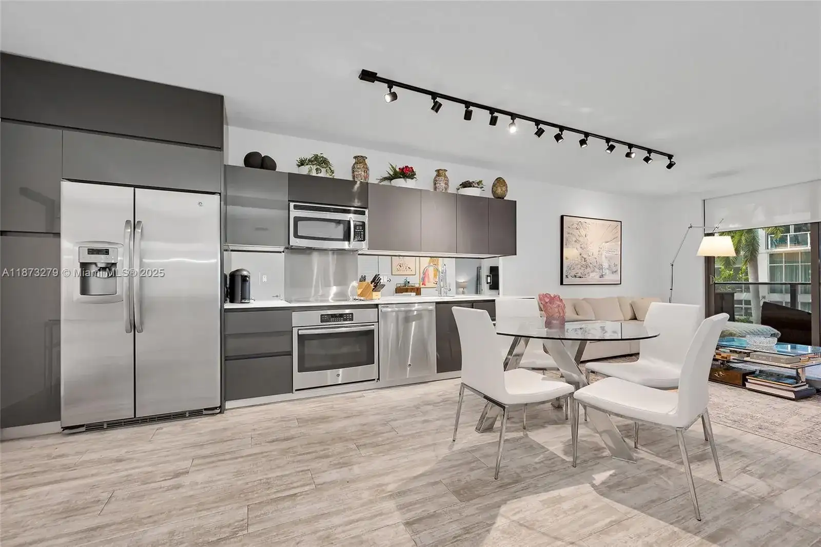31 SE 6th St # 304, Miami FL 33131 photo 3