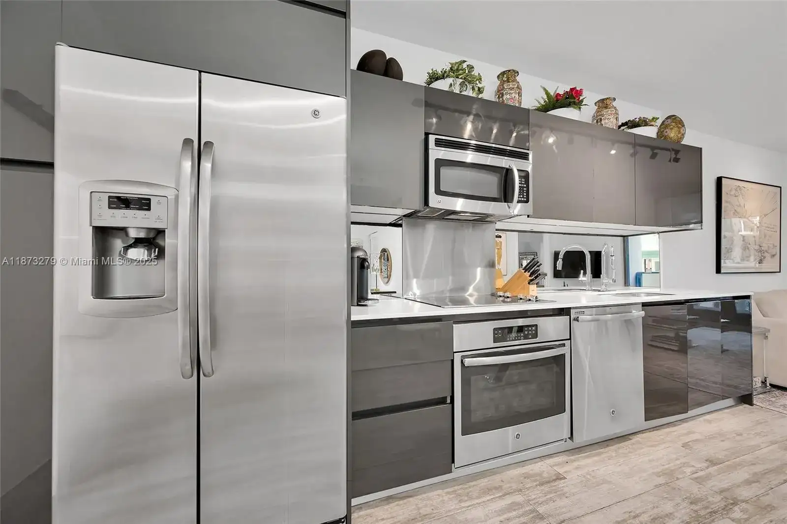 31 SE 6th St # 304, Miami FL 33131 photo 4