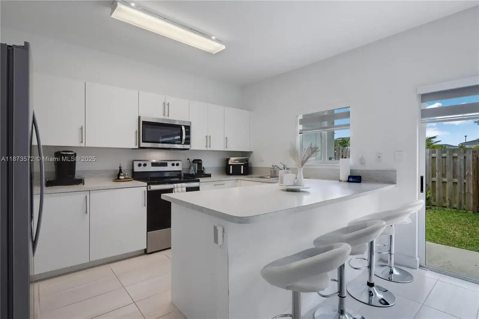 413 NW 12th Pl, Florida City FL 33034 photo 4