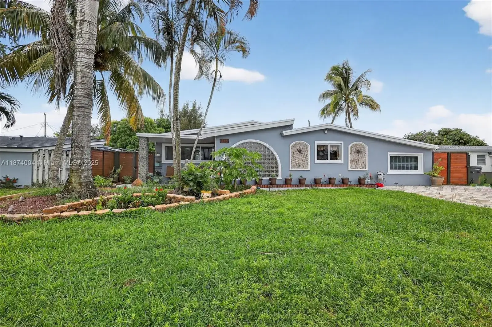 7120 Wilson St, Hollywood FL 33024 photo 2
