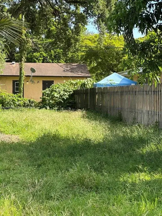 6040 Arthur St, Hollywood FL 33024 photo 2