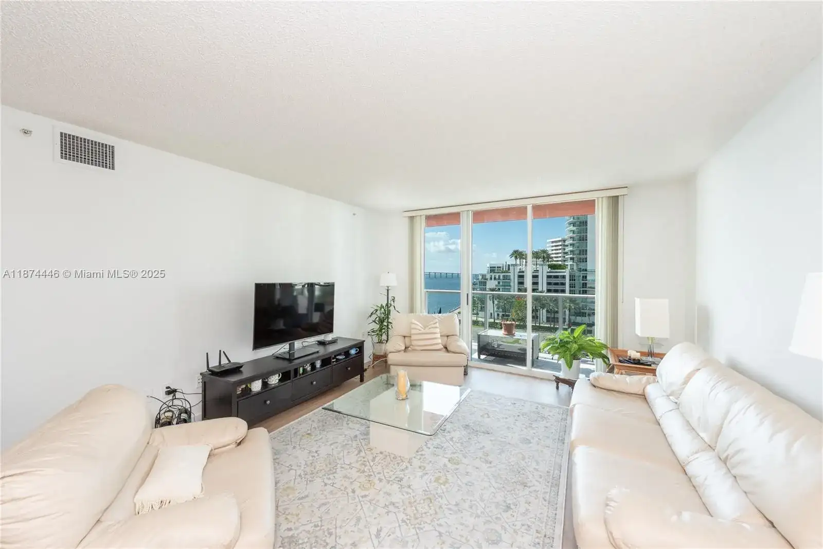 1155 Brickell Bay Dr # 609, Miami FL 33131 photo 2