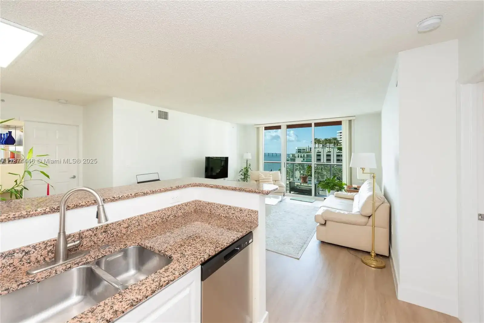 1155 Brickell Bay Dr # 609, Miami FL 33131 photo 4