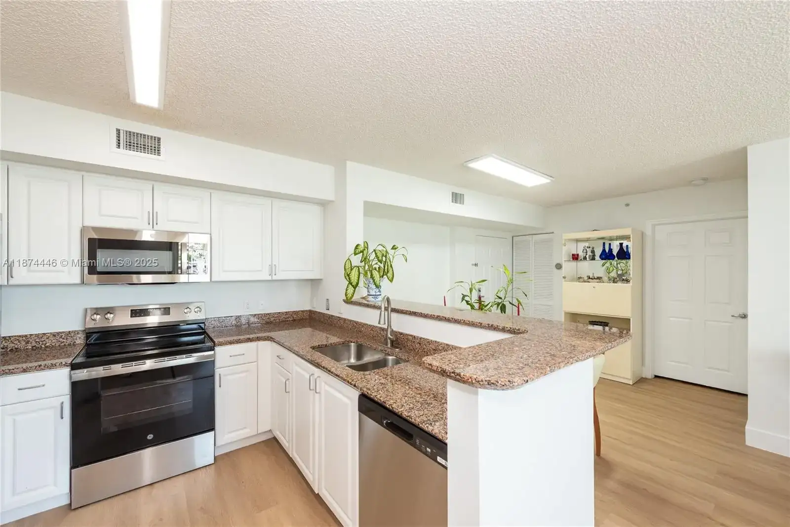 1155 Brickell Bay Dr # 609, Miami FL 33131 photo 5