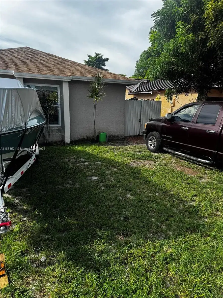 5860 NW 193rd St, Hialeah FL 33015 photo 4