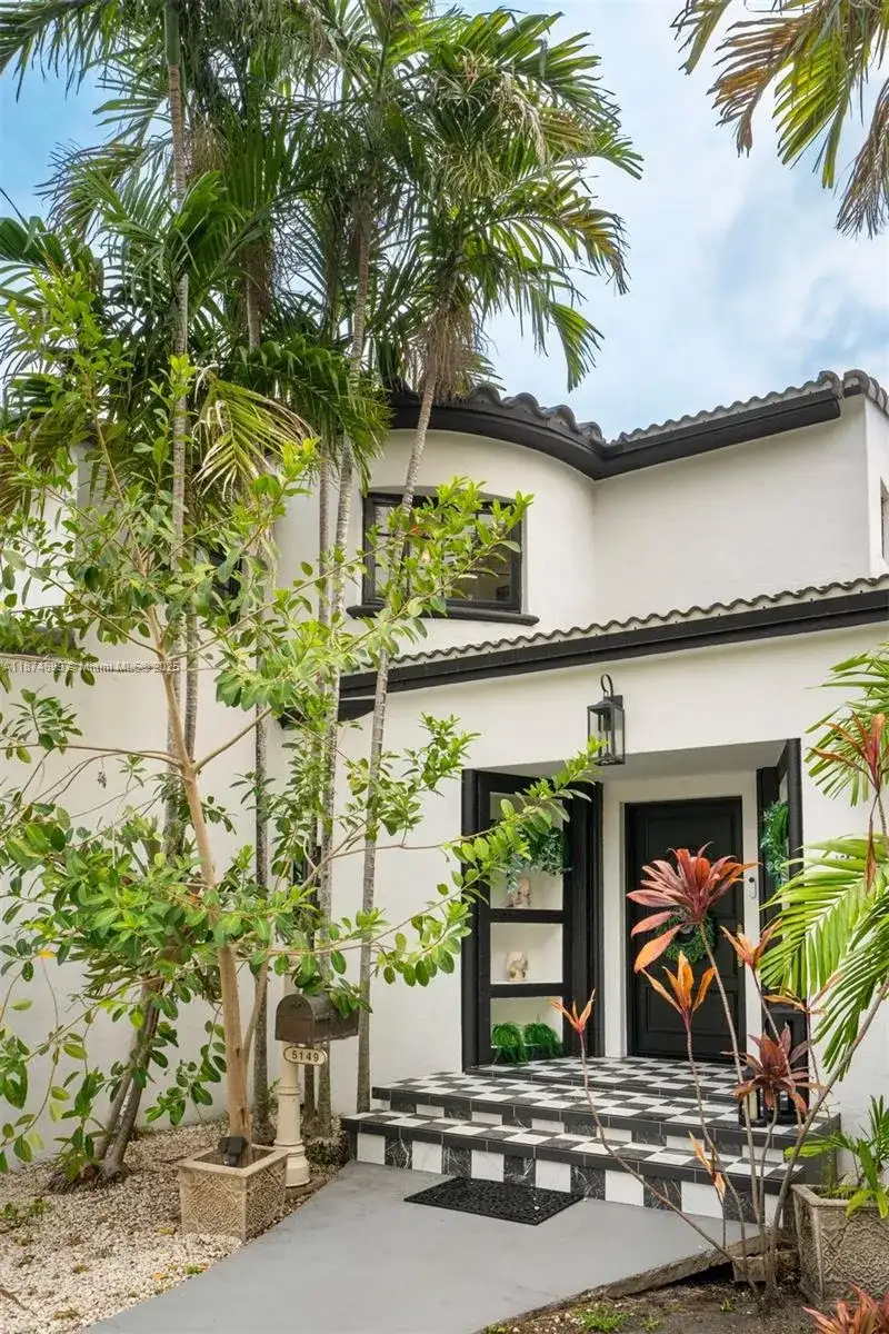 5149 Alton Rd, Miami Beach FL 33140 photo 3