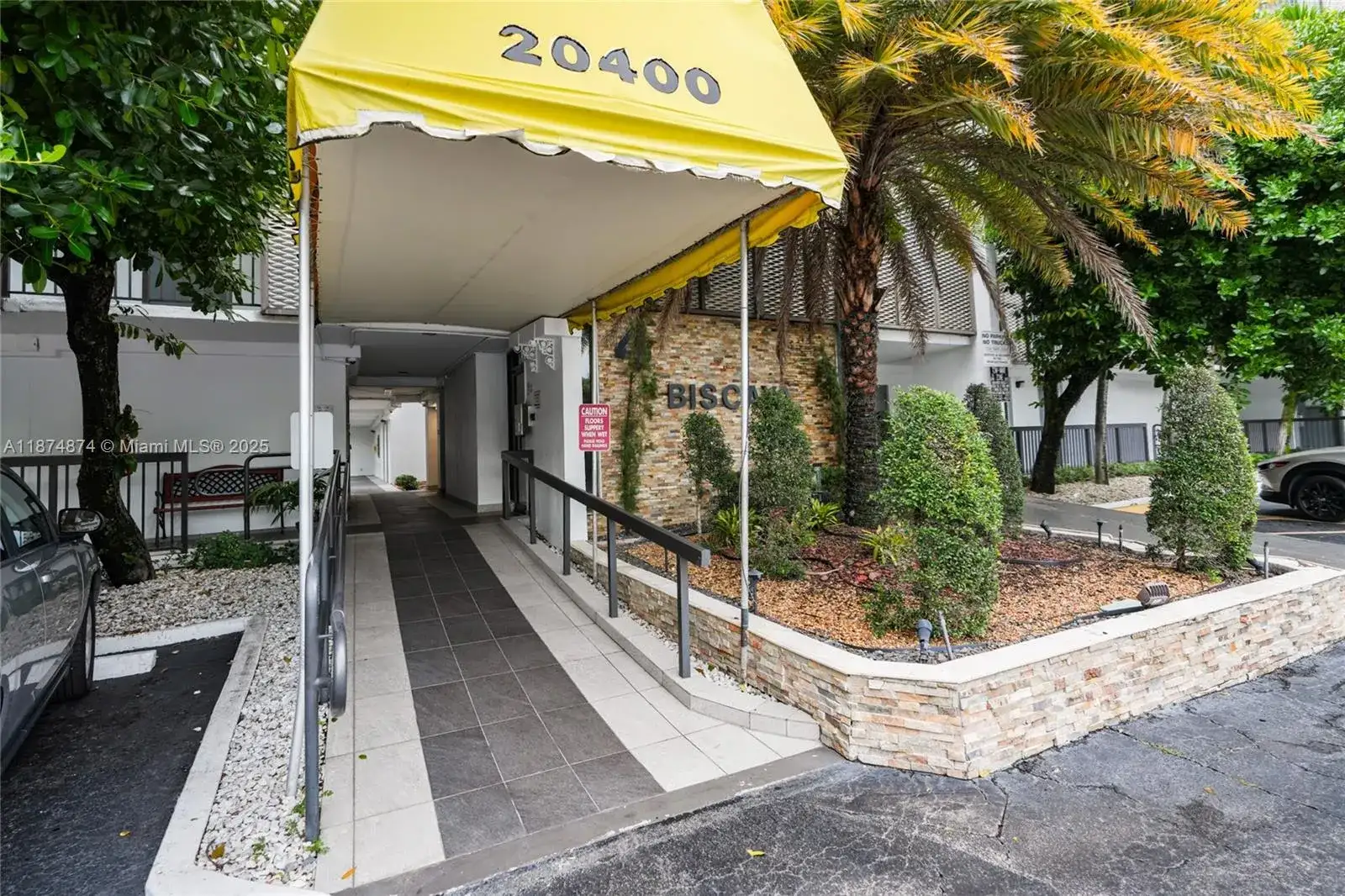 20400 W Country Club Dr # 416, Aventura FL 33180 photo 2