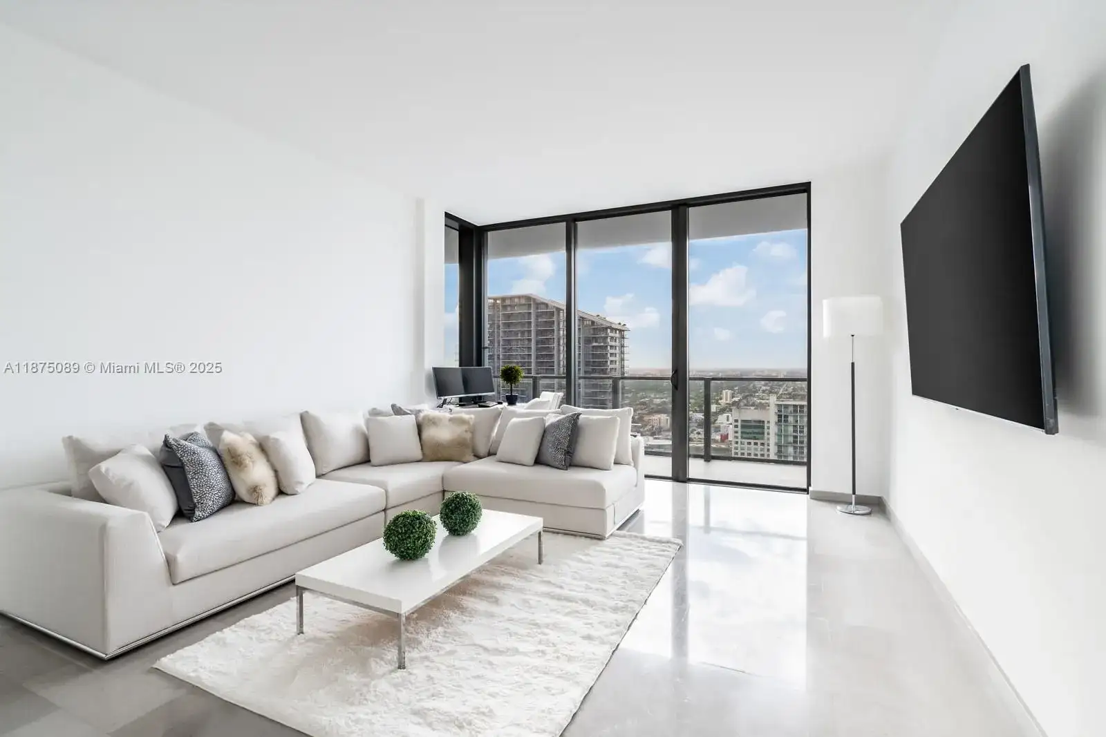 68 SE 6th St # 3706, Miami FL 33131 photo 5