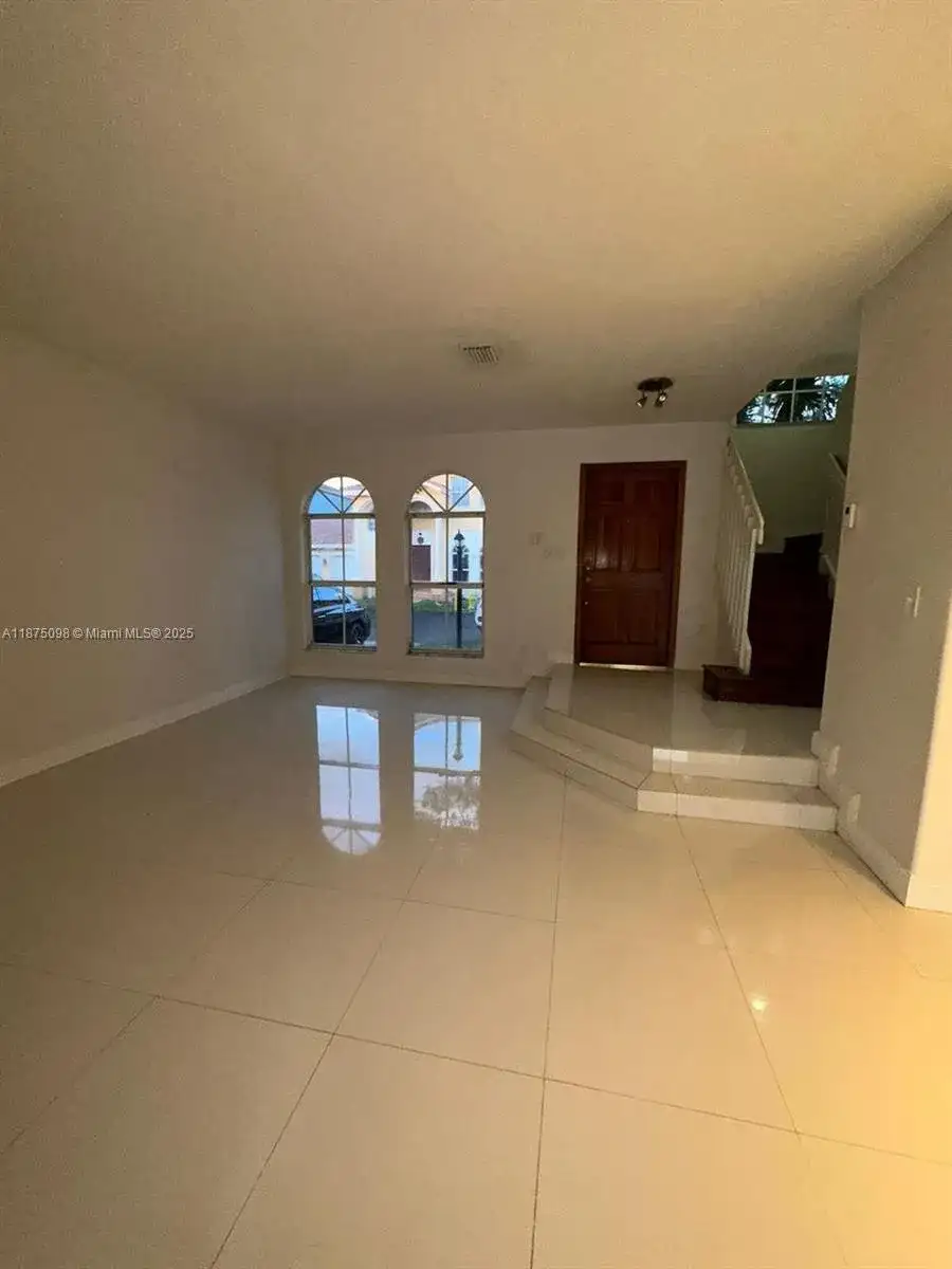 10812 NW 51st ln, Doral FL 33172 photo 2
