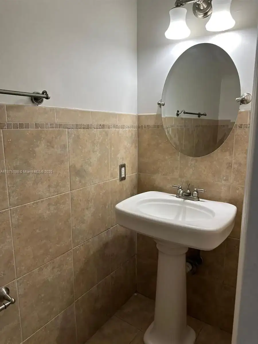 10812 NW 51st ln, Doral FL 33172 photo 3