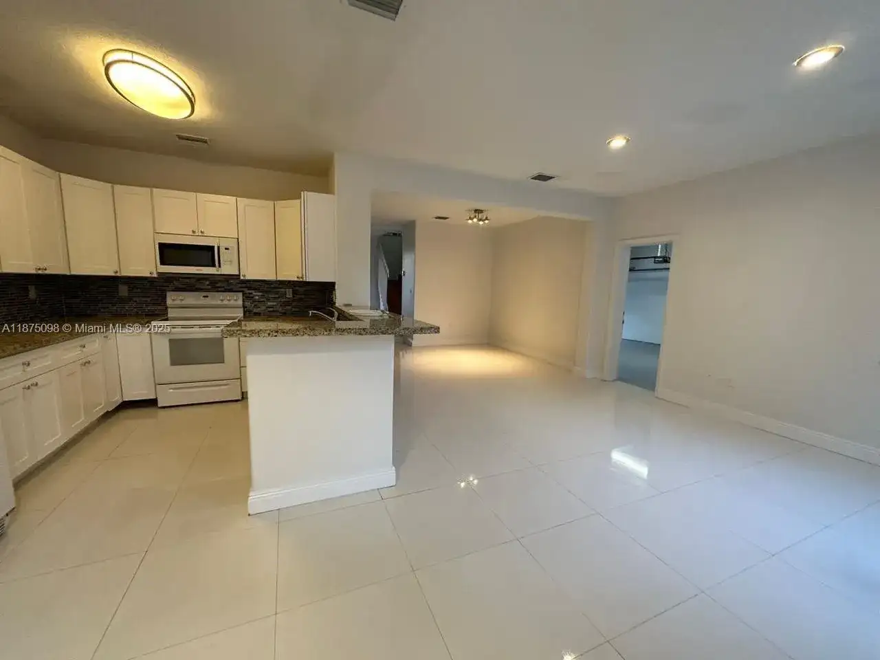 10812 NW 51st ln, Doral FL 33172 photo 4