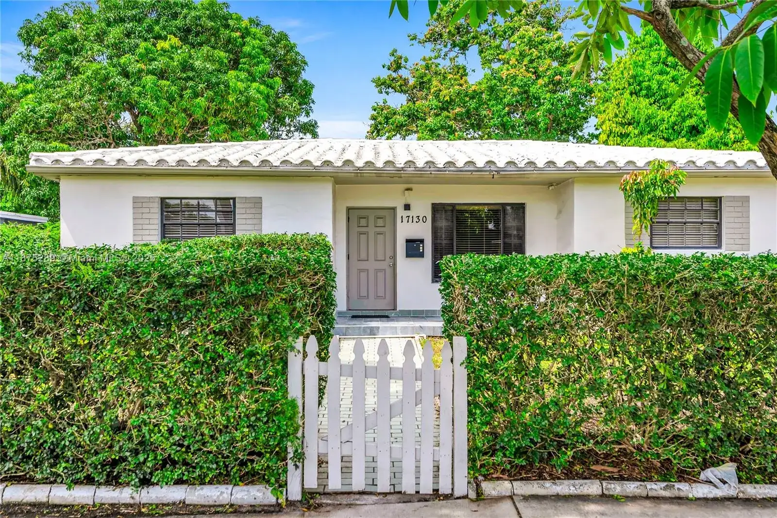 17130 NE 7th Ave, North Miami Beach FL 33162 photo 2