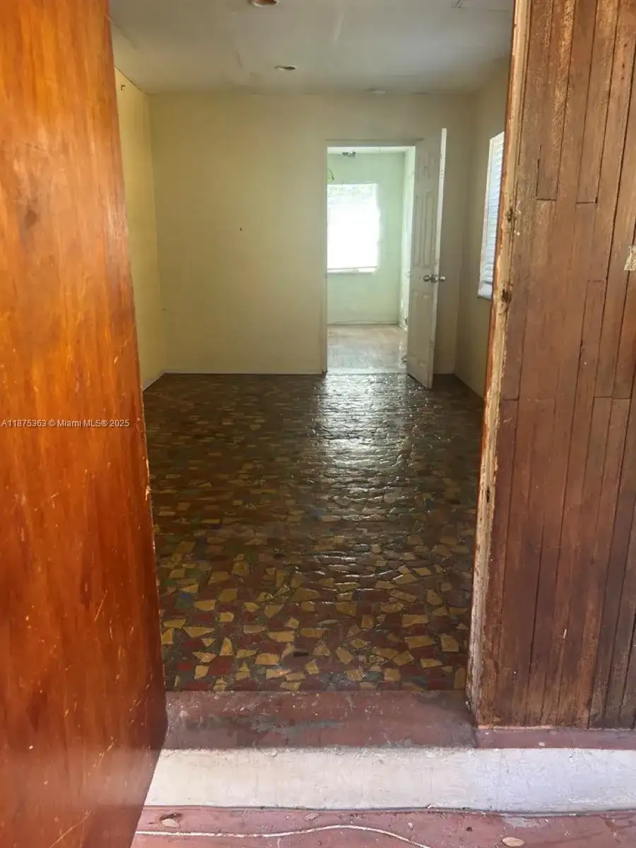 470 NE 130th St, North Miami FL 33161 photo 4