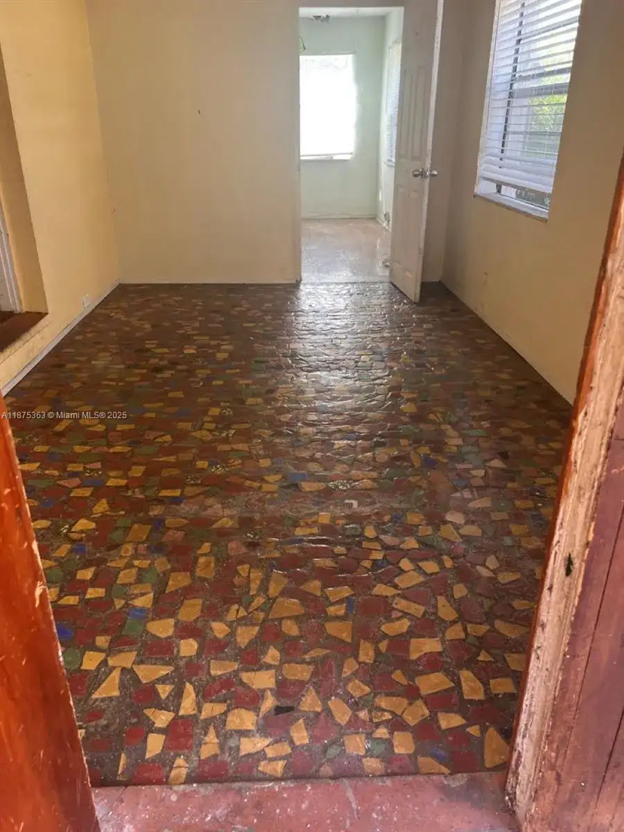470 NE 130th St, North Miami FL 33161 photo 5