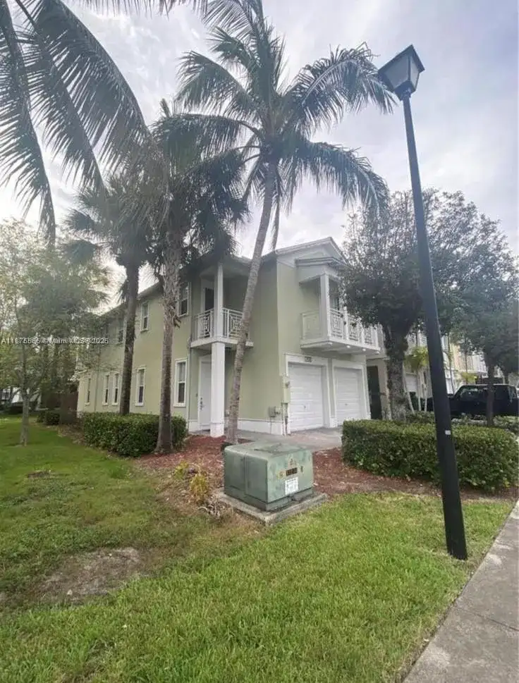 7414 NW 107th Ct, Doral FL 33178 photo 3