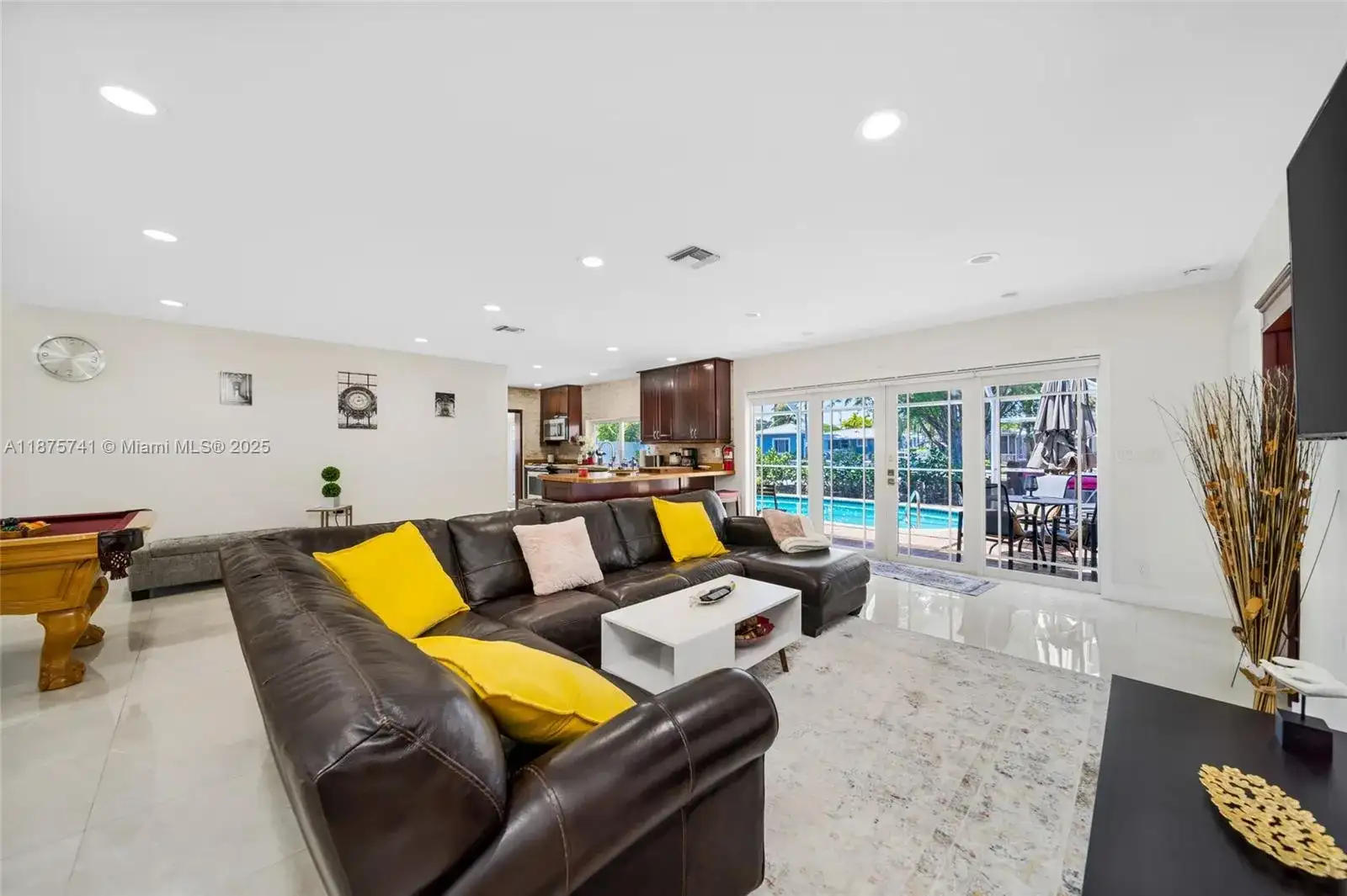 31 SE 12th St, Pompano Beach FL 33060 photo 2