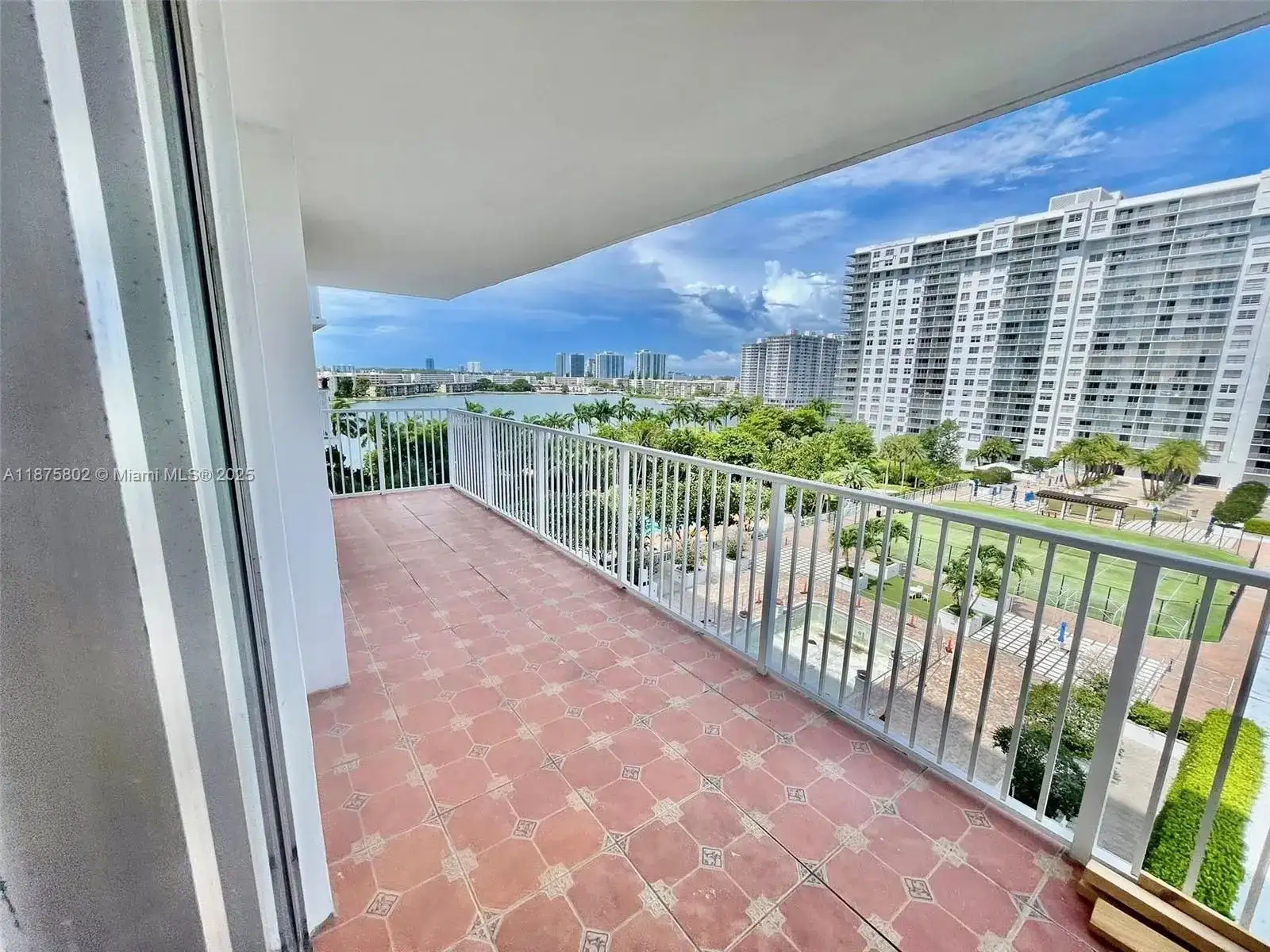 2851 NE 183rd St # 802E, Aventura FL 33160 photo 2