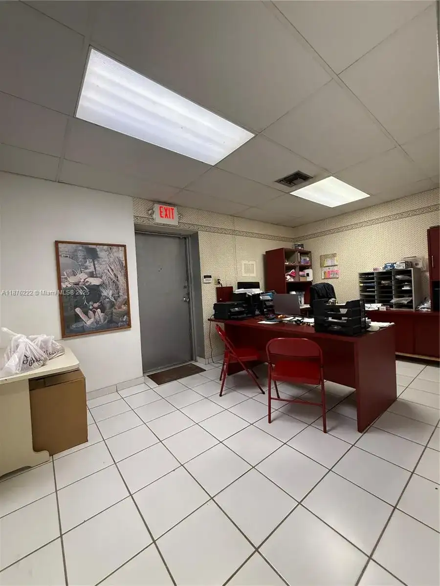 3840 Shipping Ave, Miami FL 33146 photo 2