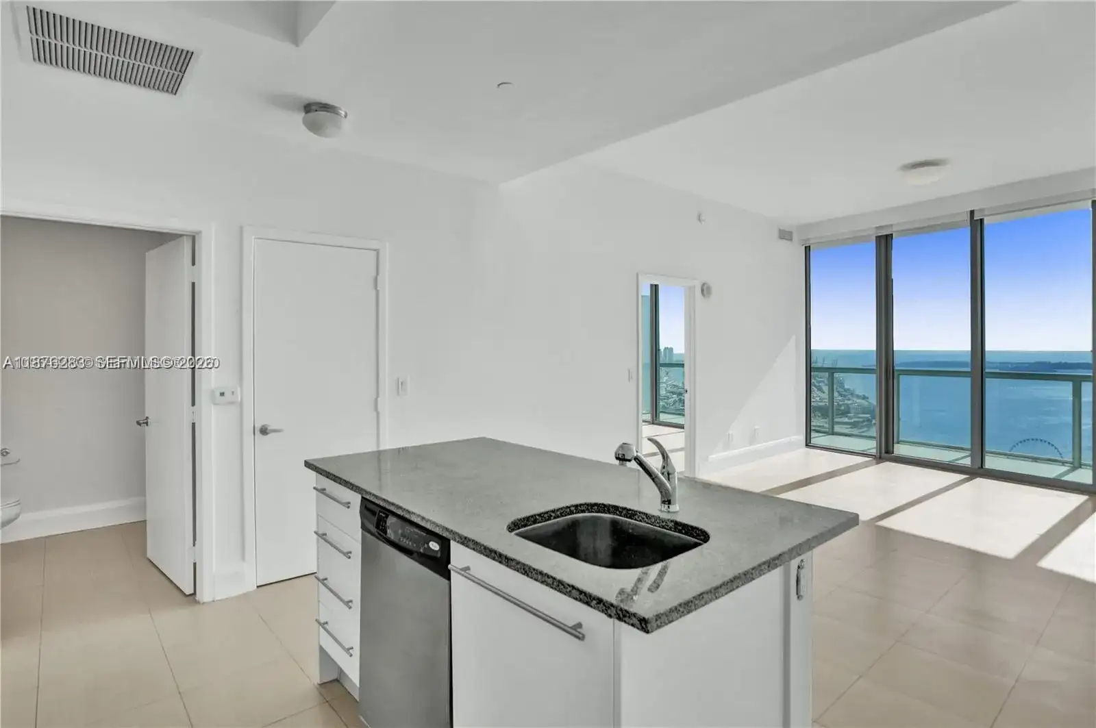 888 Biscayne, FL 33132 photo 4