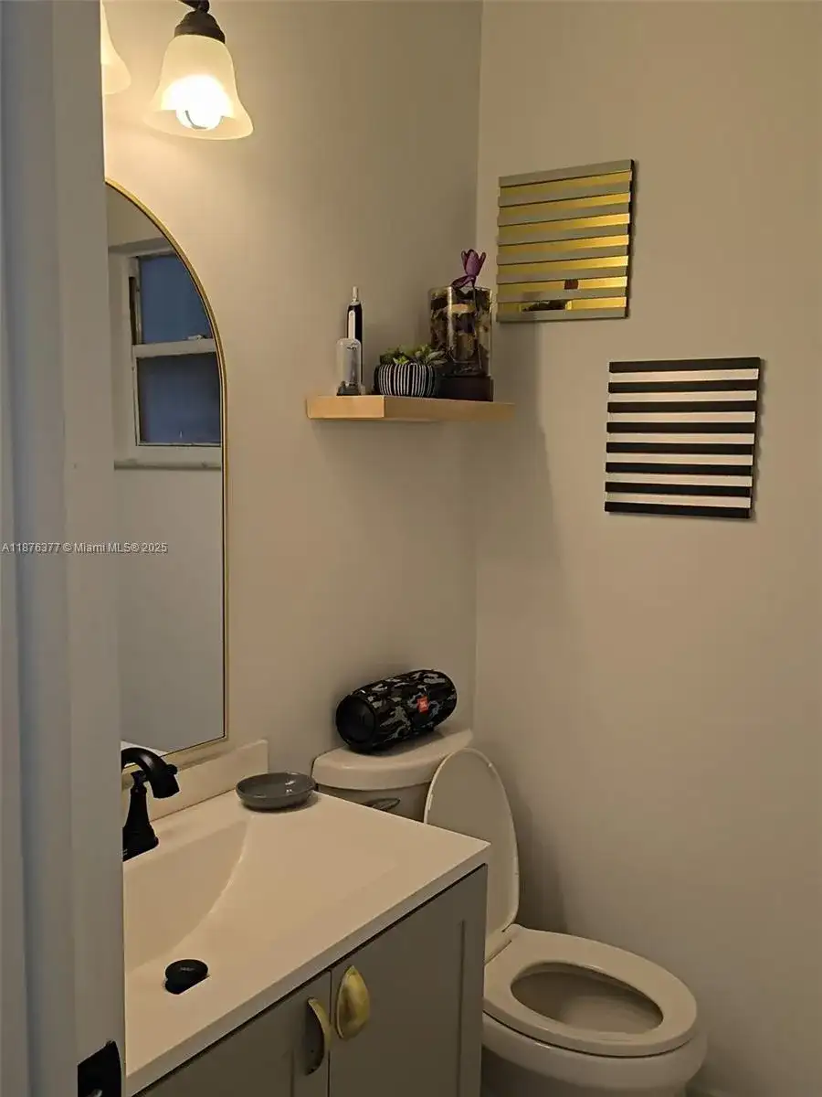 839 NW 13th Ave, Fort Lauderdale FL 33311 photo 2