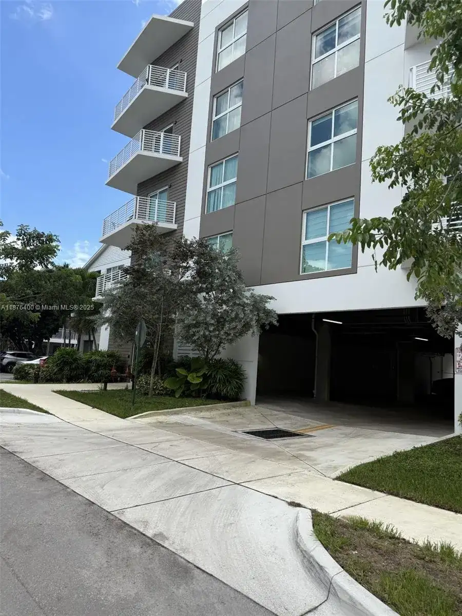 1938 Jackson St # 502, Hollywood FL 33020 photo 4