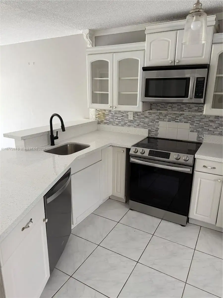1780 NE 191st St # 2, Miami FL 33179 photo 2