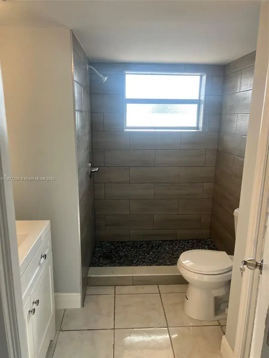 1780 NE 191st St # 2, Miami FL 33179 photo 5