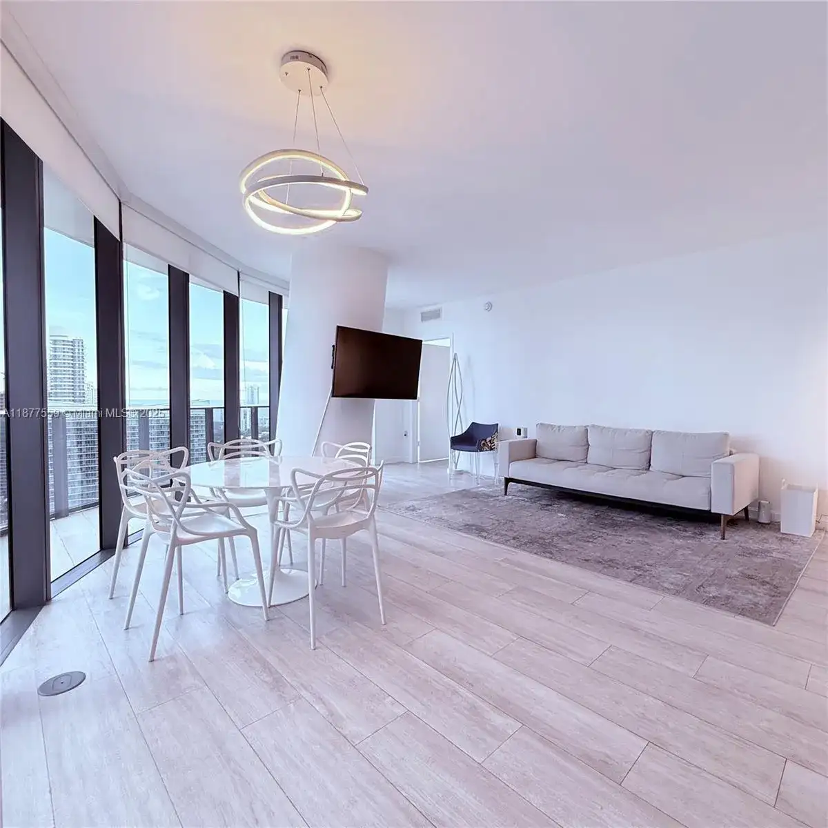 55 SW 9th St # 4003, Miami FL 33130 photo 2
