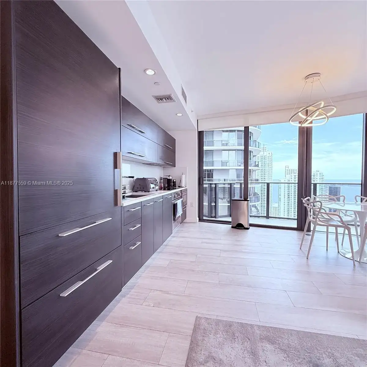 55 SW 9th St # 4003, Miami FL 33130 photo 5