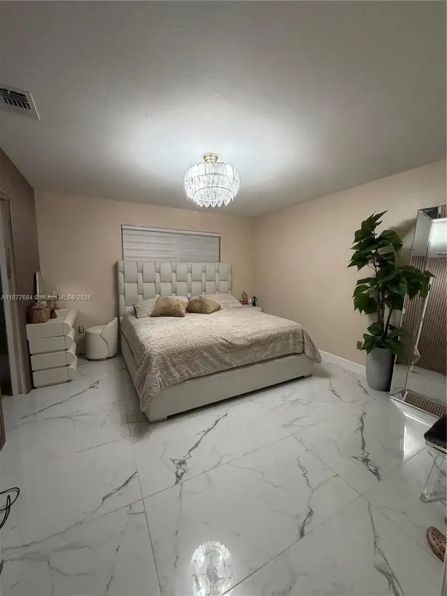7684 NW 179th St, Hialeah FL 33015 photo 4