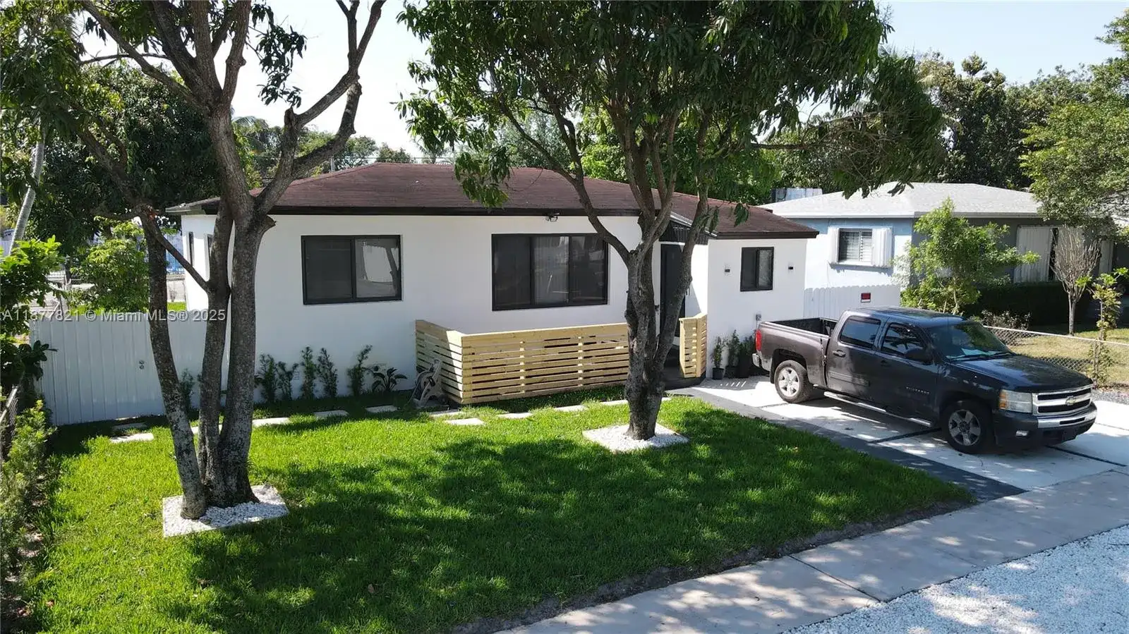 150 NE 169th Ter, North Miami Beach FL 33162 photo 2