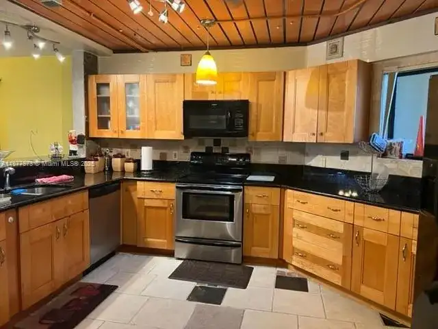 600 Uno Lago Dr # 302, Juno Beach FL 33408 photo 2