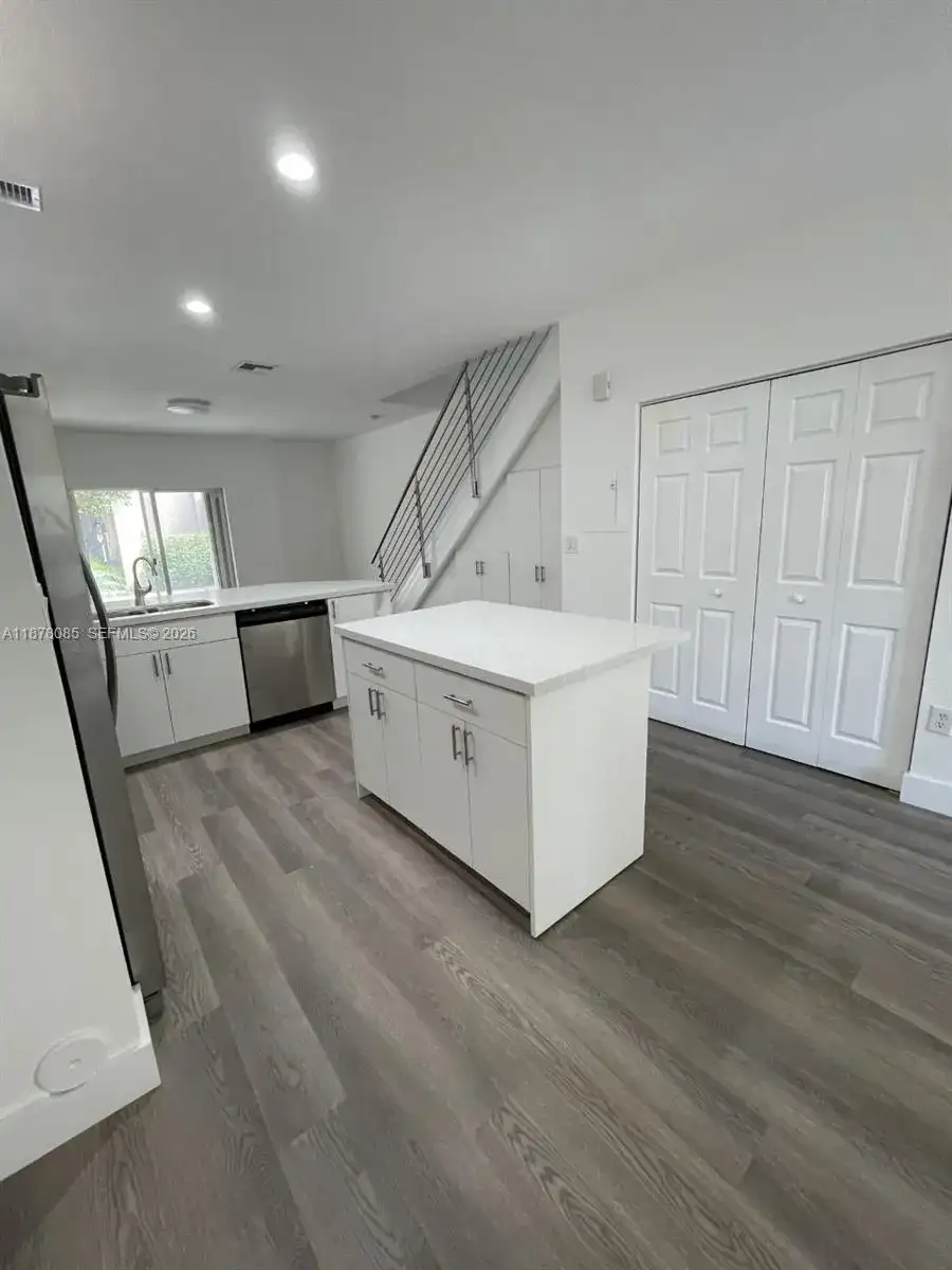 5725 NW 114th Path # 106, Doral FL 33178 photo 2