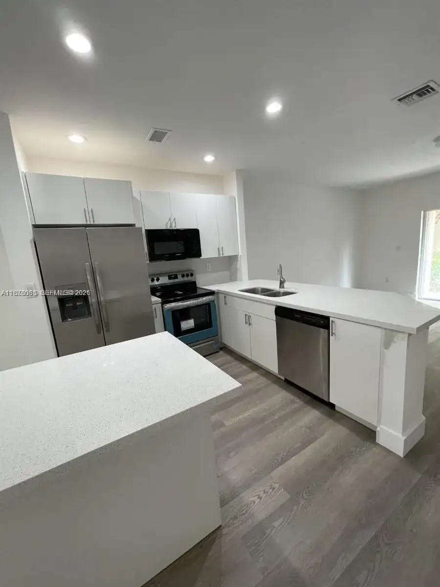 5725 NW 114th Path # 106, Doral FL 33178 photo 3
