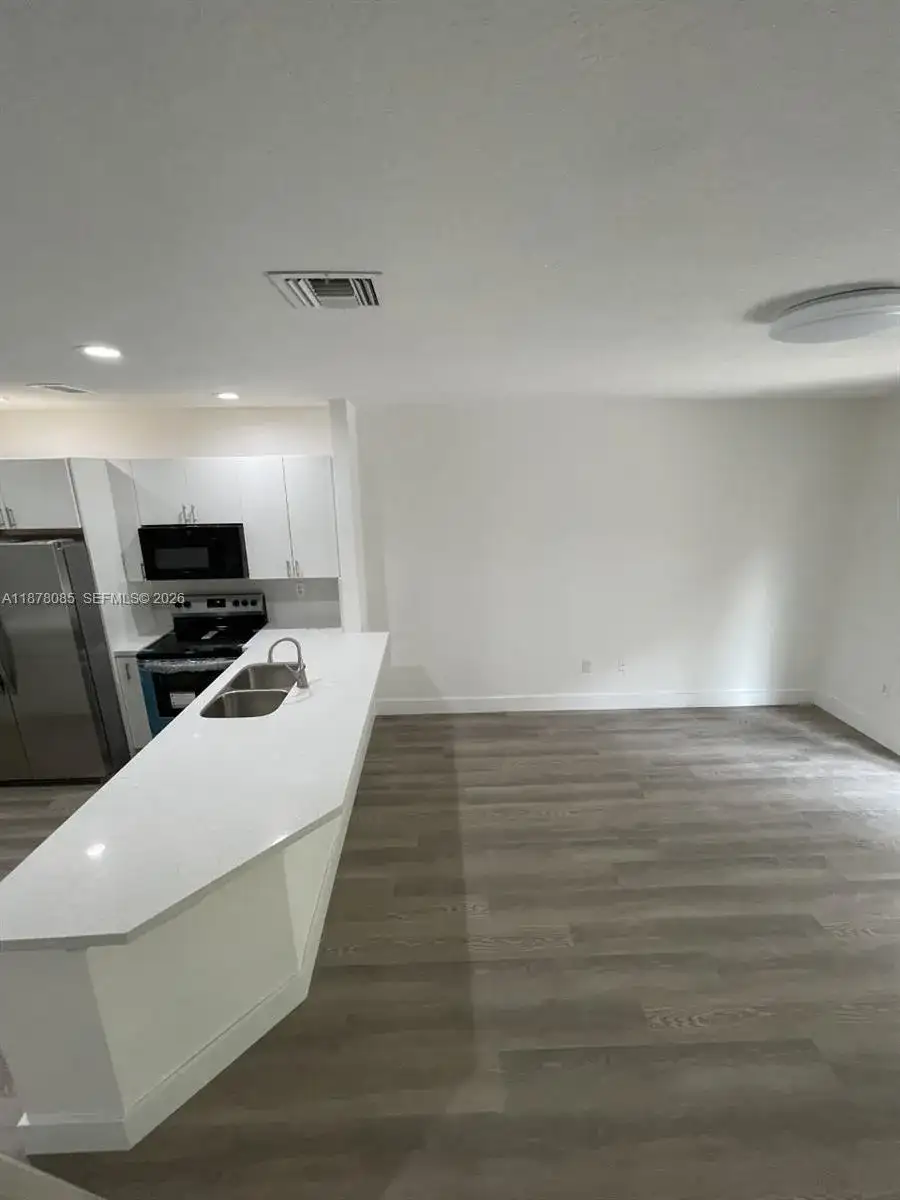 5725 NW 114th Path # 106, Doral FL 33178 photo 5