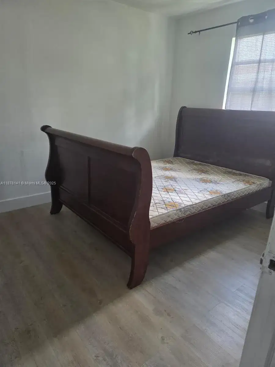 2925 NW 96th St, Miami FL 33147 photo 5